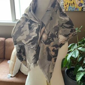 Elegant Floral Women's Scarf/Wrap NWT